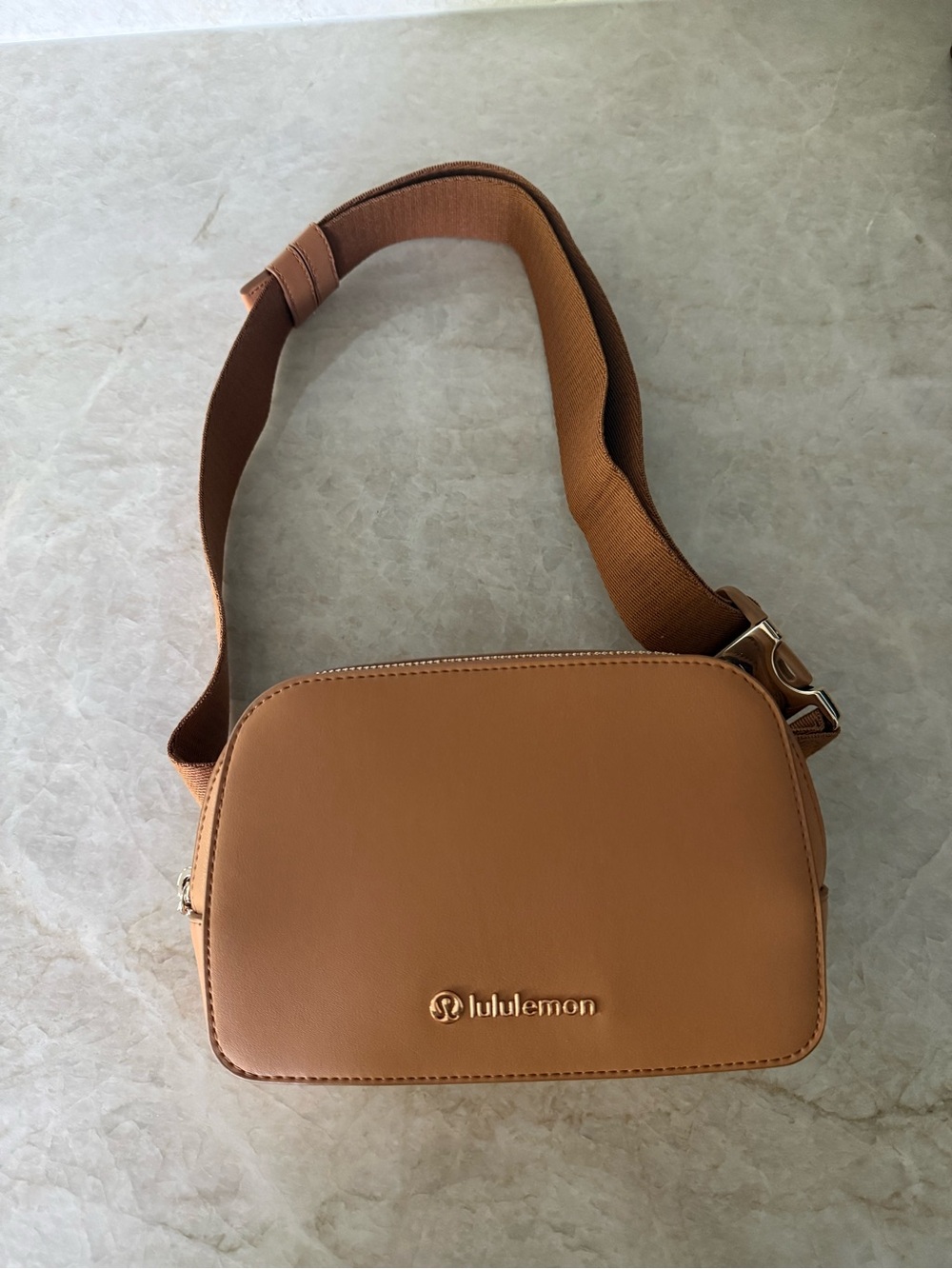 NWT lululemon Everywhere Belt Bag Cactus Leather Chestnut Brown Gold Hardware - Picture 2 of 8